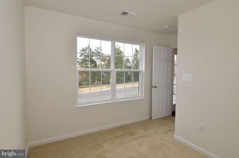 1584 KINNAIRD TER NE