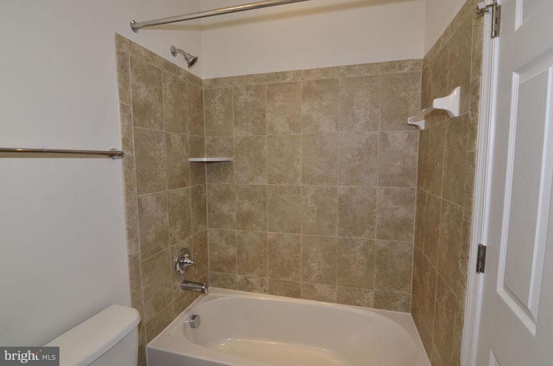 1584 KINNAIRD TER NE