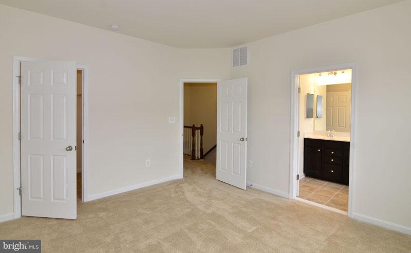 1584 KINNAIRD TER NE