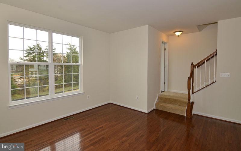 1584 KINNAIRD TER NE