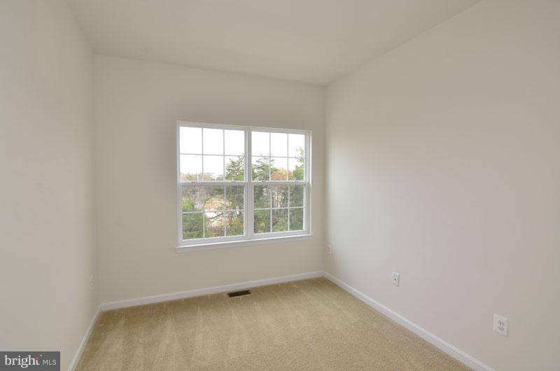 1584 KINNAIRD TER NE
