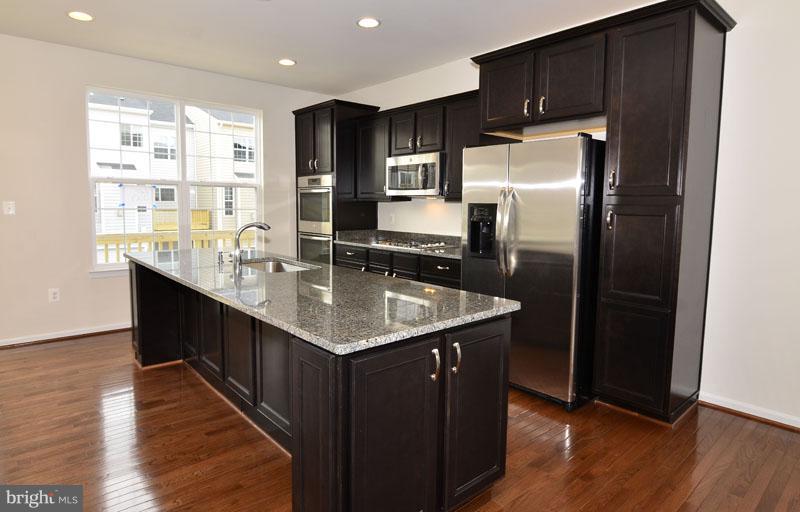 1584 KINNAIRD TER NE