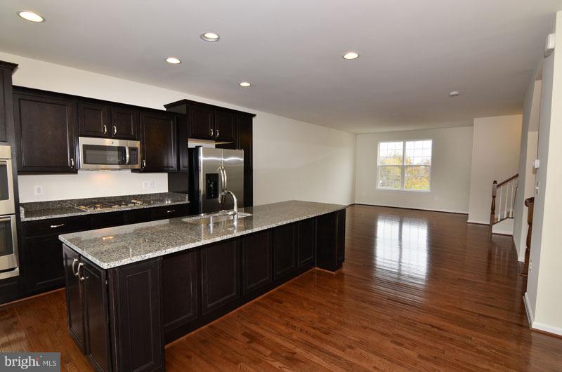 1584 KINNAIRD TER NE
