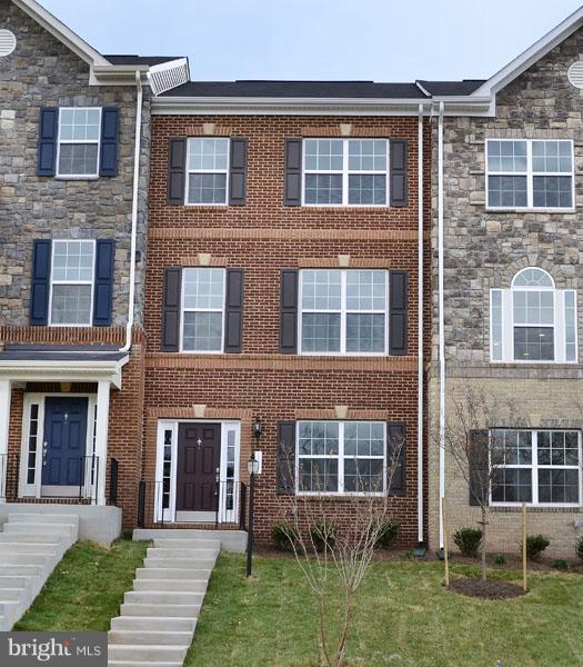 1584 KINNAIRD TER NE