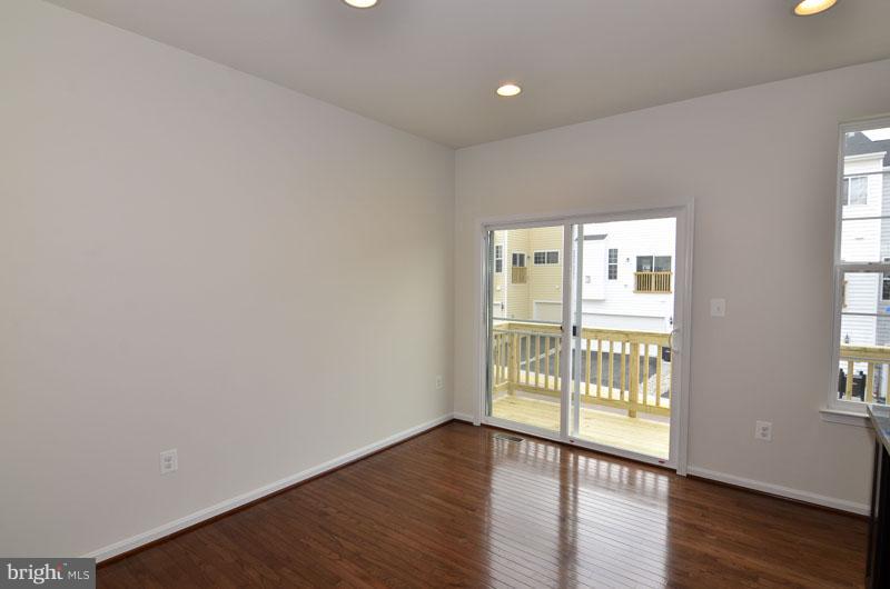 1584 KINNAIRD TER NE