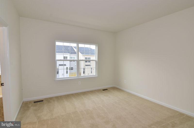 1584 KINNAIRD TER NE
