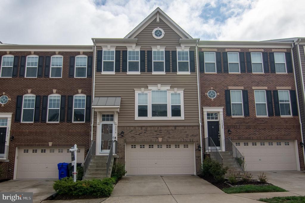 22278 Pinecroft Ter
