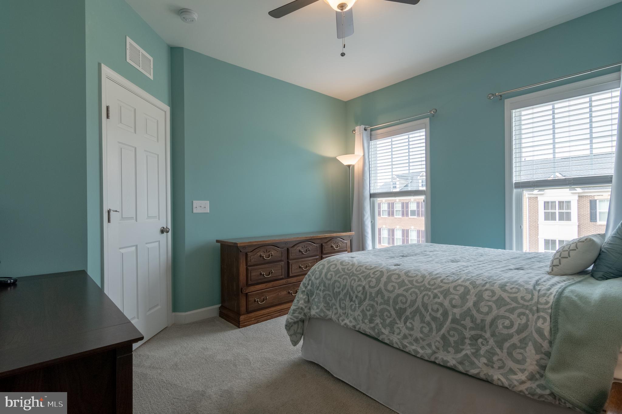 22278 Pinecroft Ter