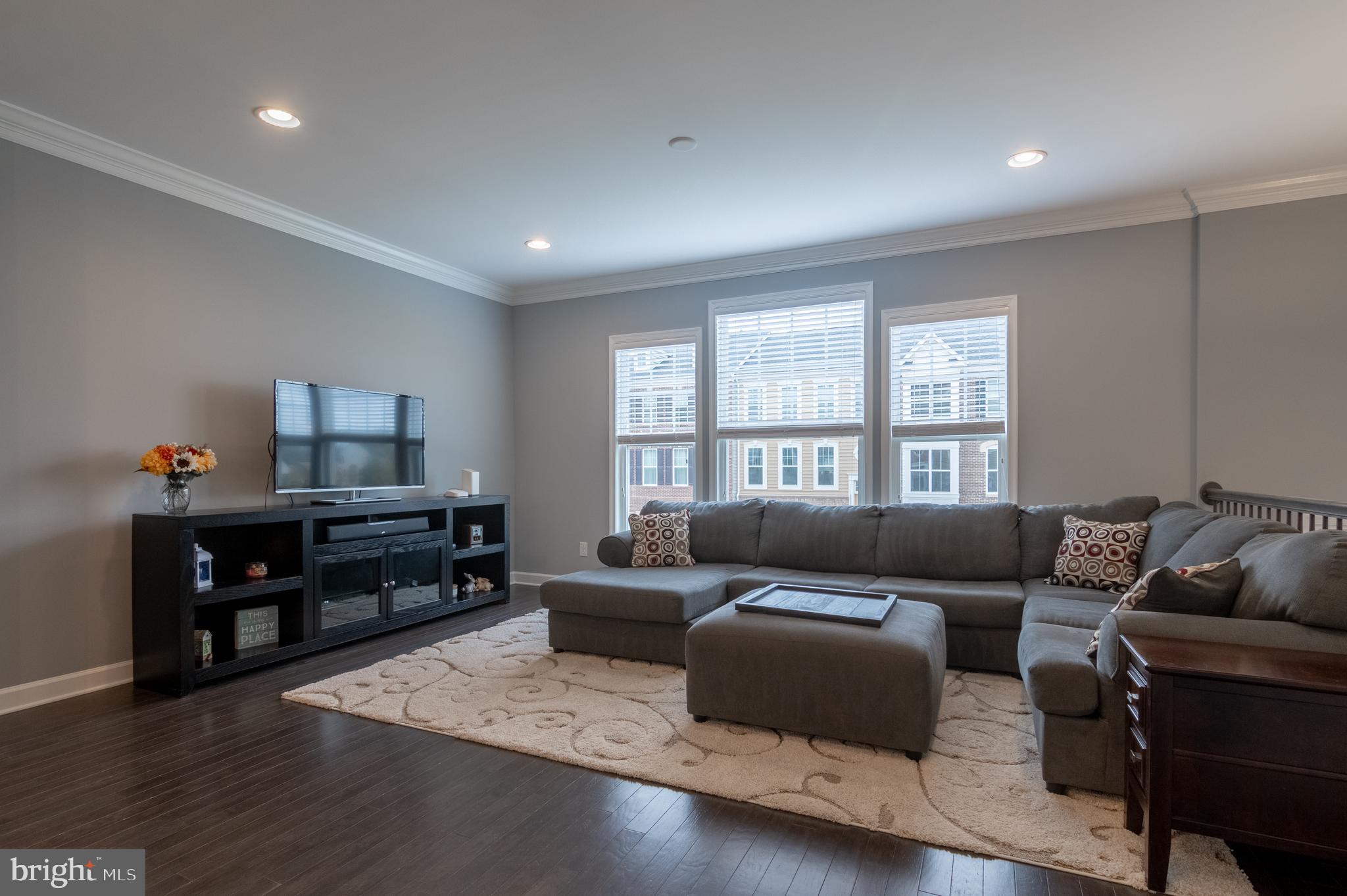22278 Pinecroft Ter