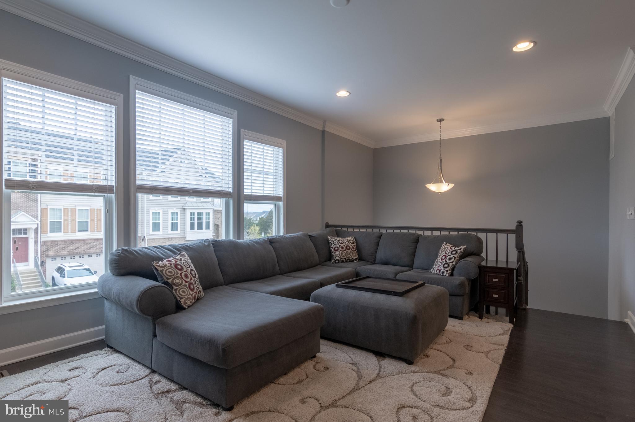 22278 Pinecroft Ter