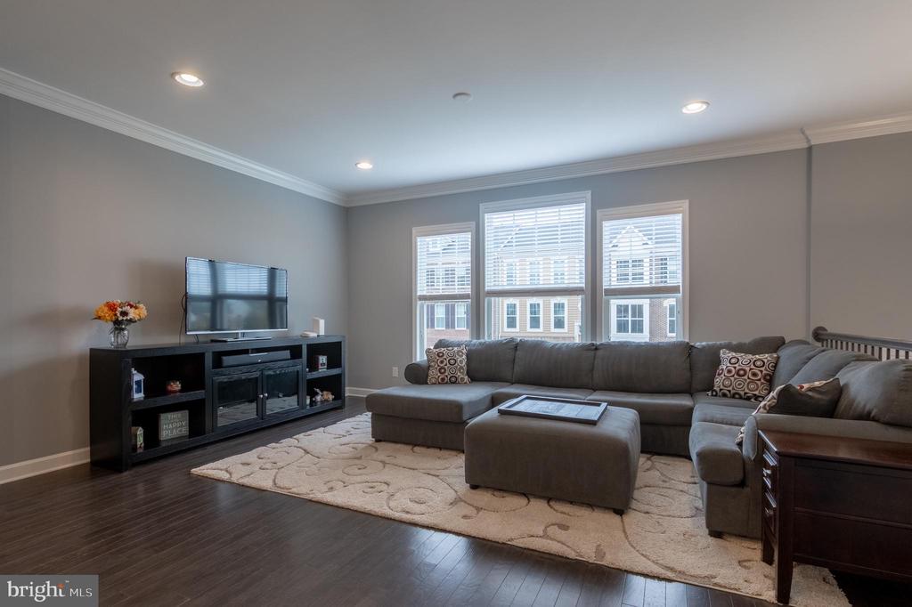 22278 Pinecroft Ter
