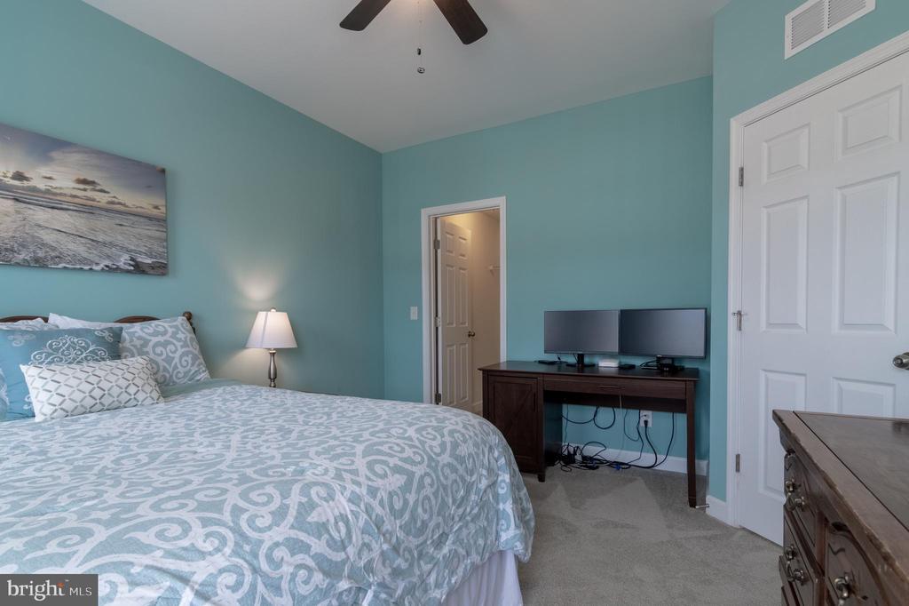 22278 Pinecroft Ter