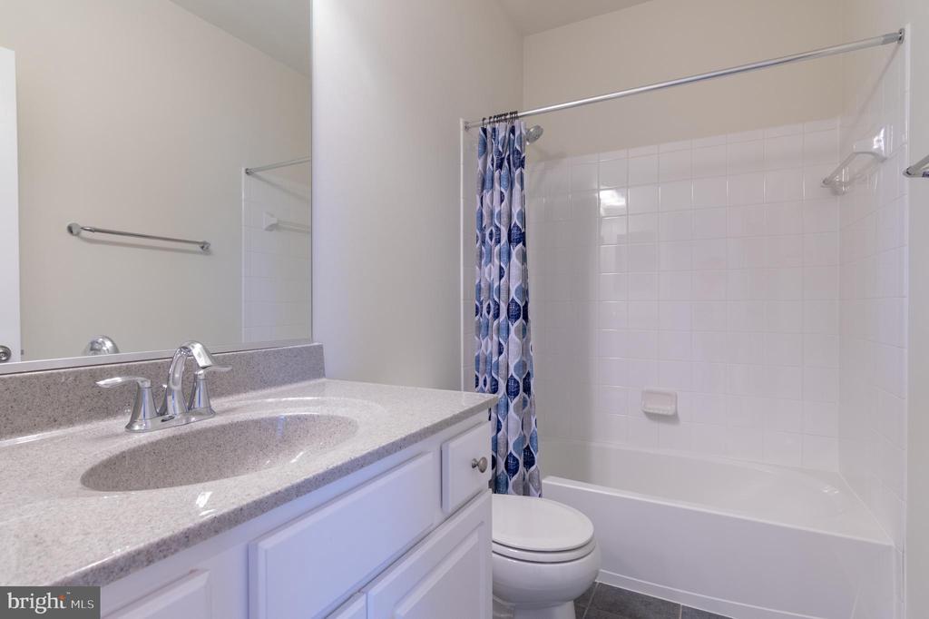 22278 Pinecroft Ter