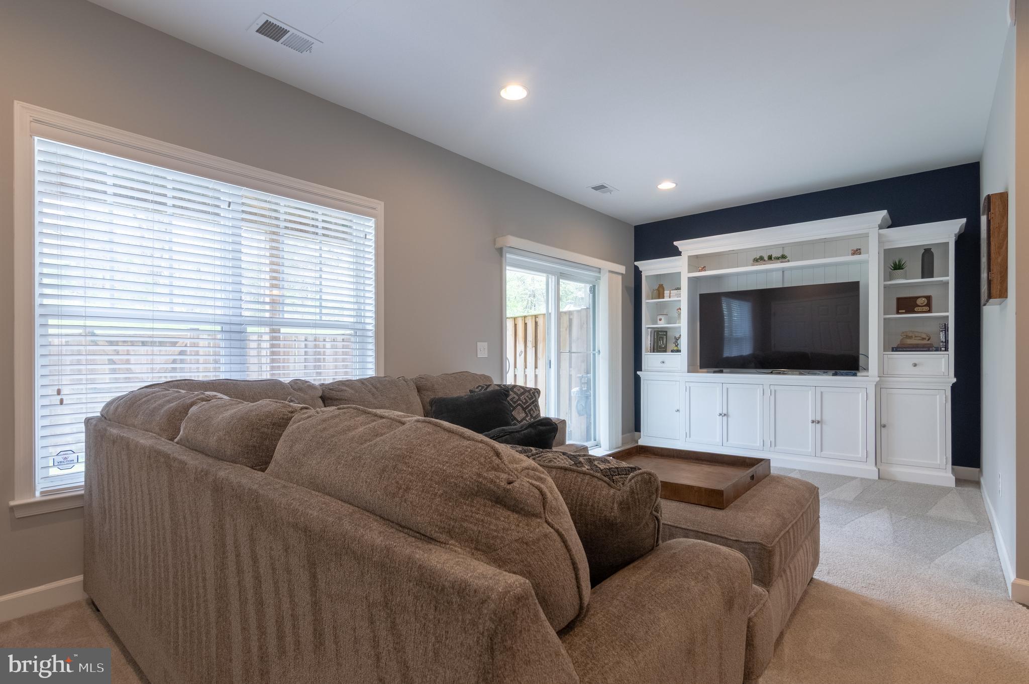22278 Pinecroft Ter