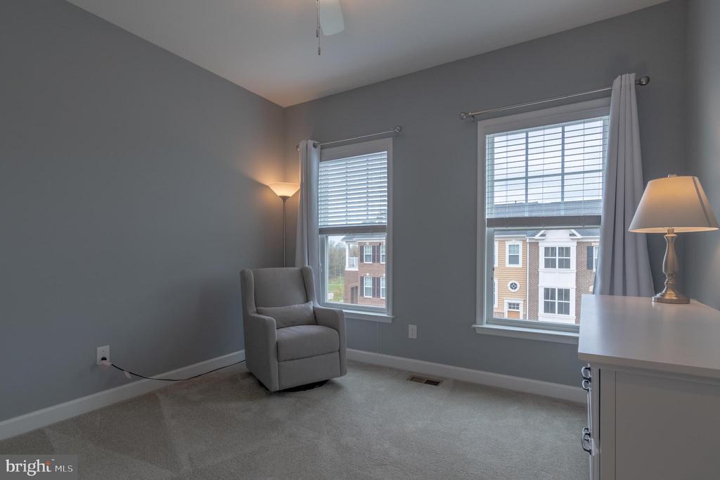 22278 Pinecroft Ter