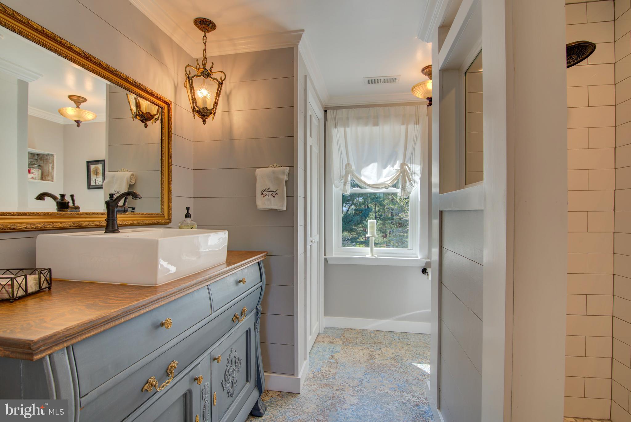 19411 Shelburne Glebe Rd