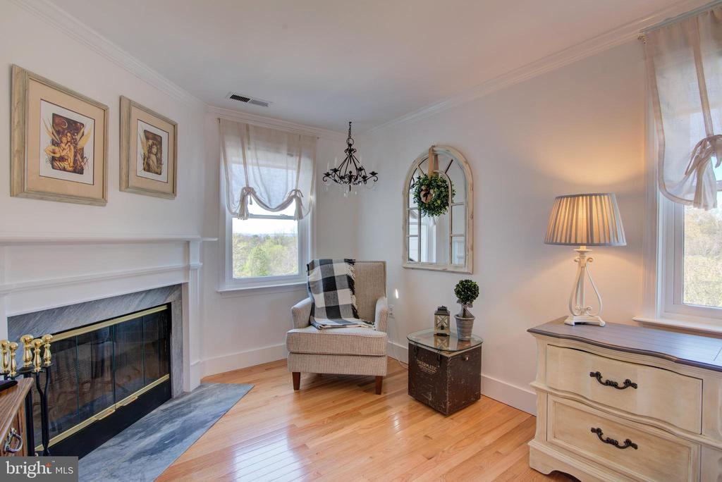 19411 Shelburne Glebe Rd