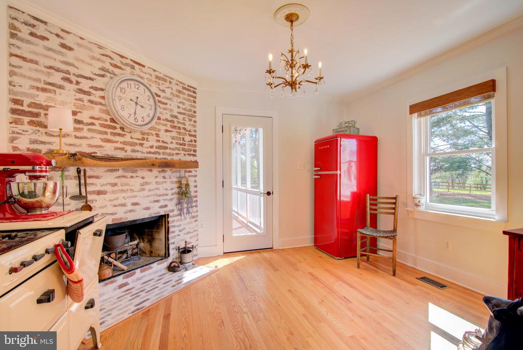 19411 Shelburne Glebe Rd