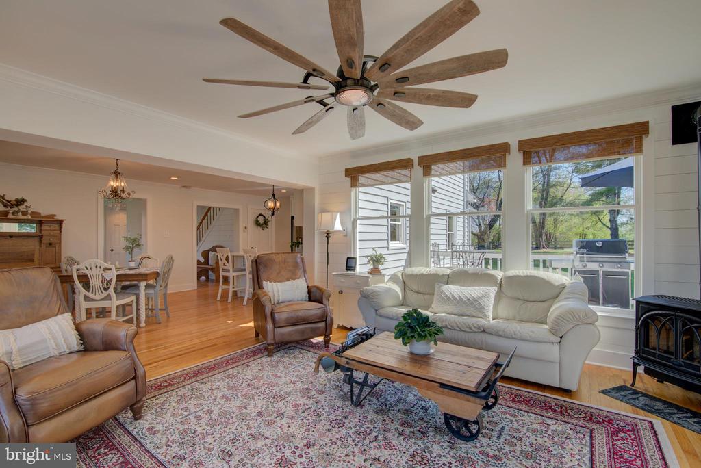 19411 Shelburne Glebe Rd