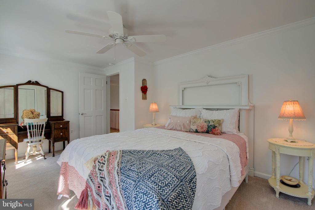 19411 Shelburne Glebe Rd