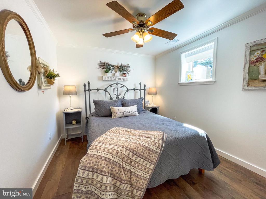 19411 Shelburne Glebe Rd