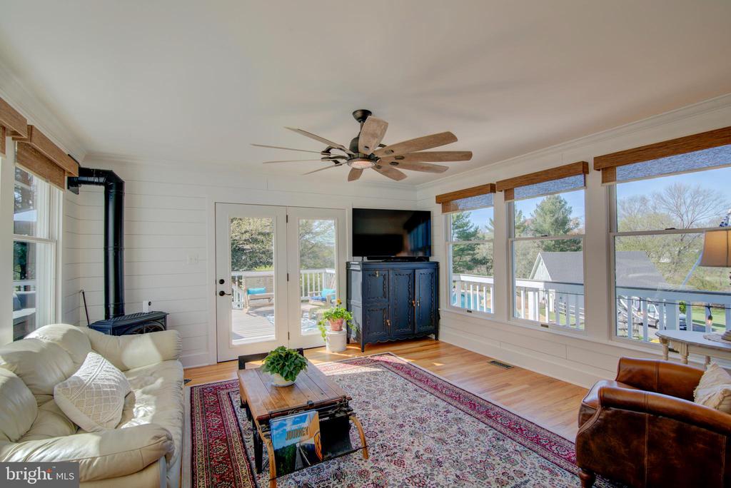 19411 Shelburne Glebe Rd