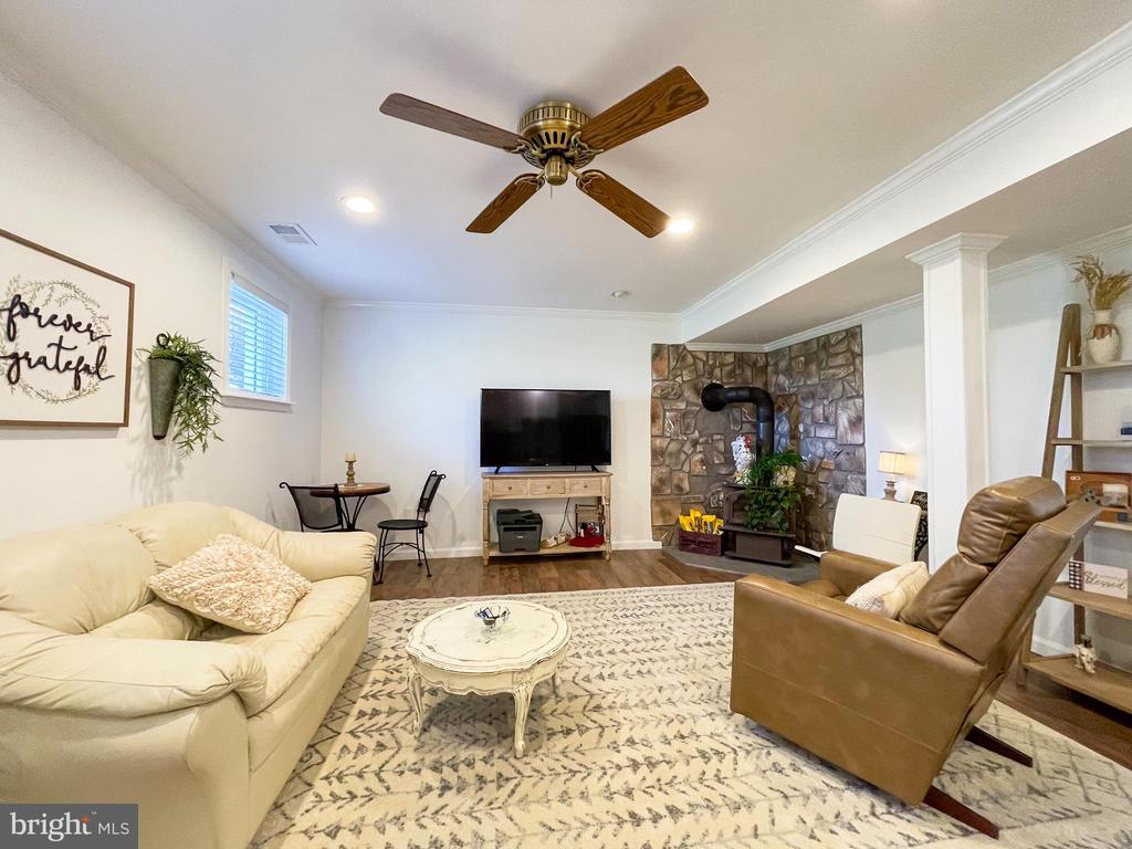 19411 Shelburne Glebe Rd