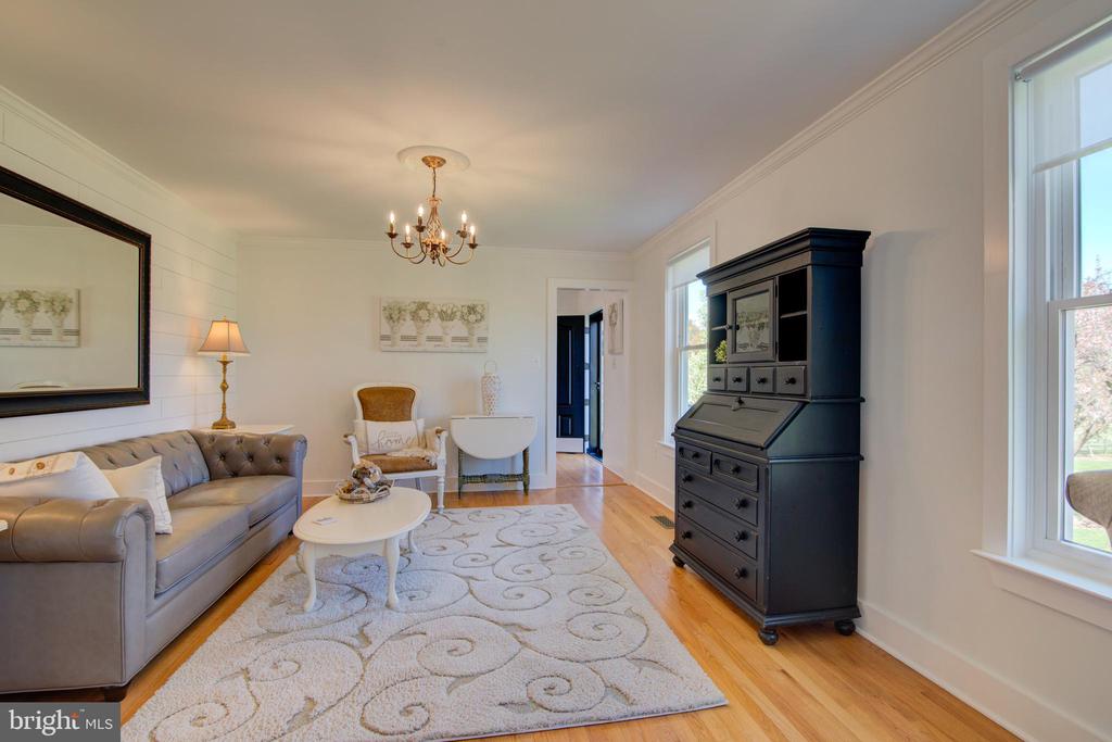 19411 Shelburne Glebe Rd
