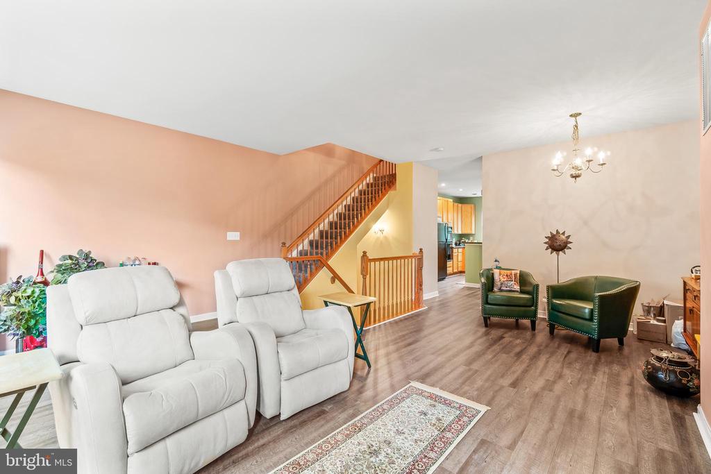 44313 SUSCON SQ