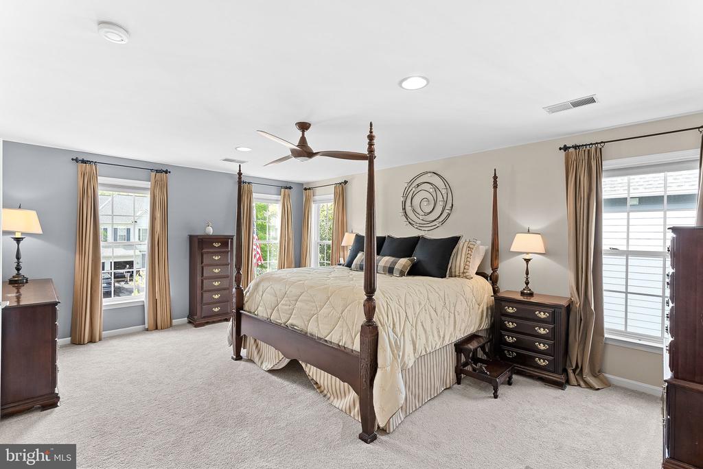 42917 Cattail Meadows Pl