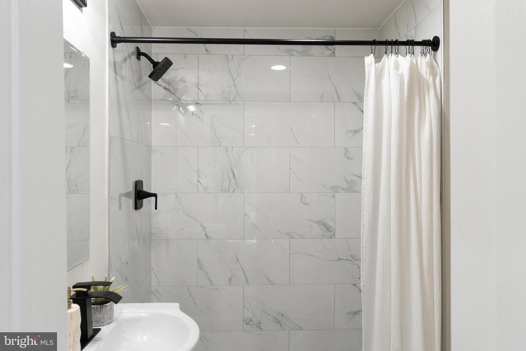 239 N Cameron Ct