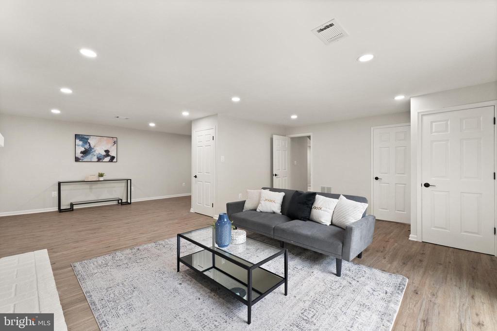 239 N Cameron Ct