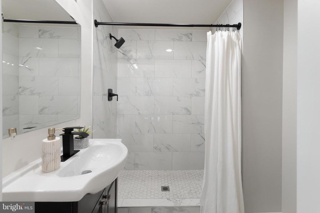 239 N Cameron Ct
