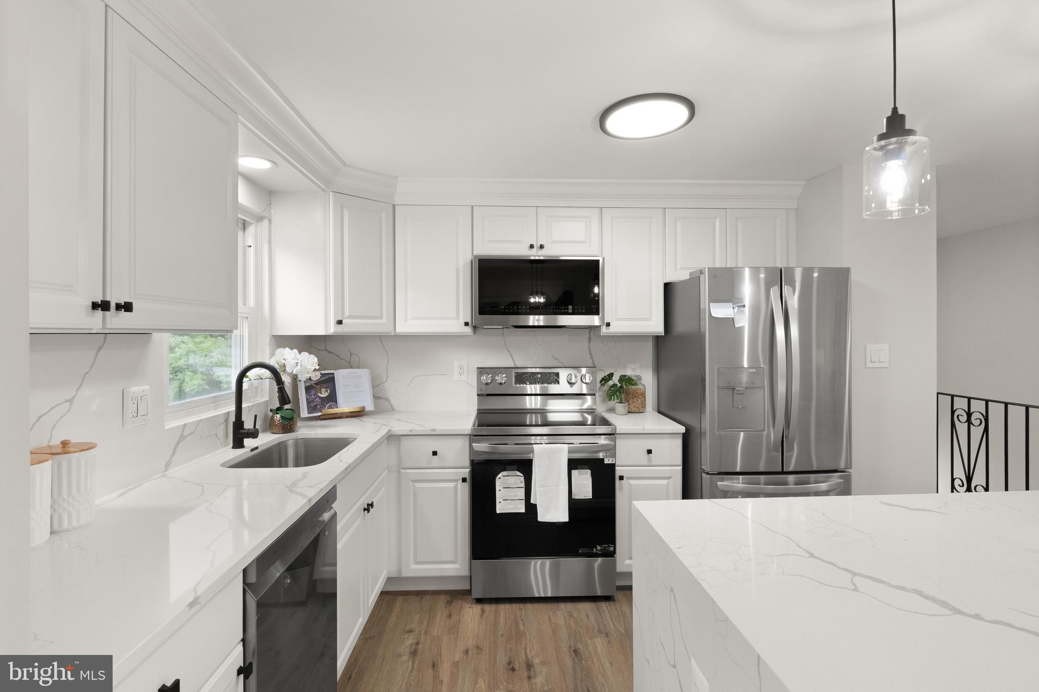 239 N Cameron Ct