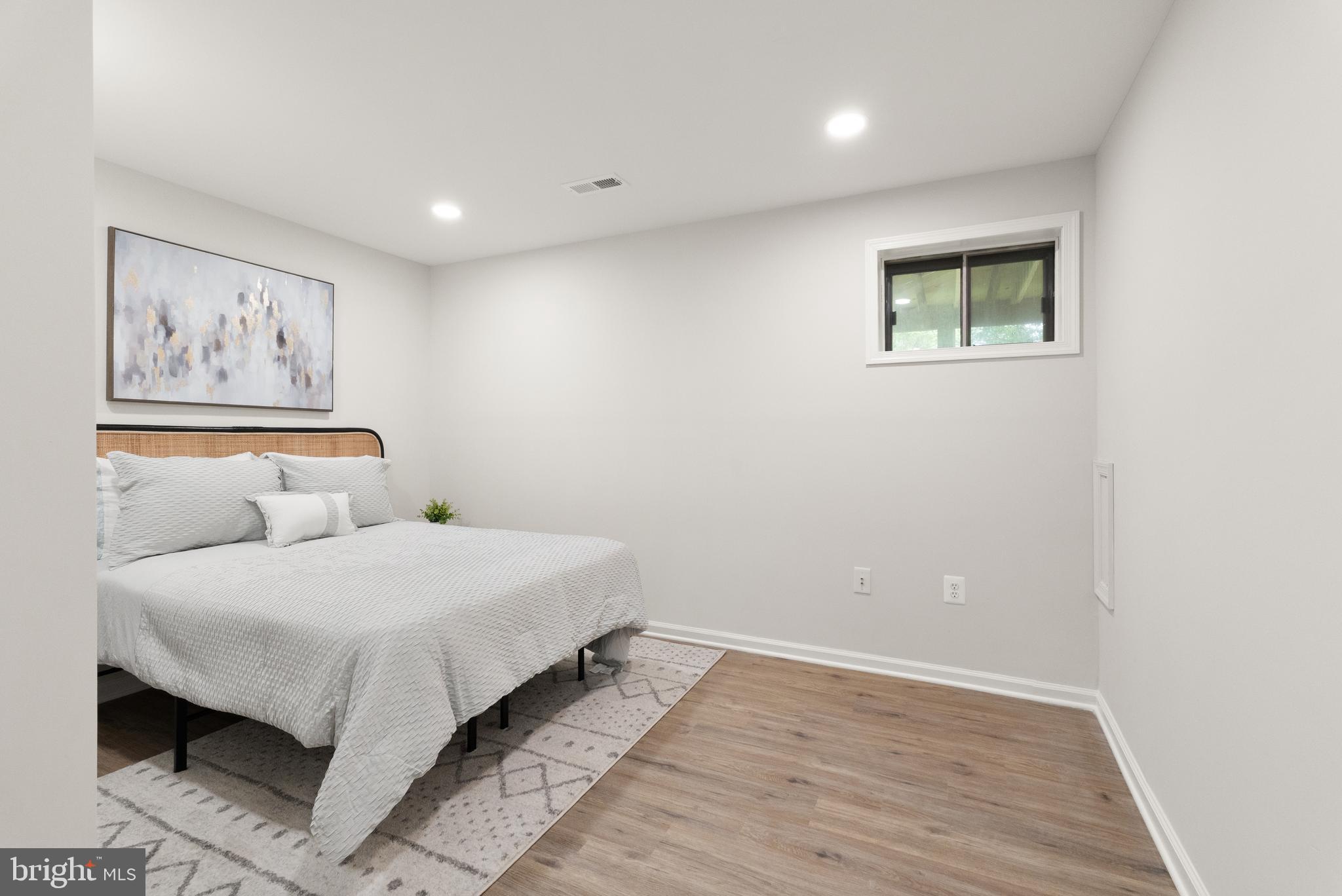 239 N Cameron Ct