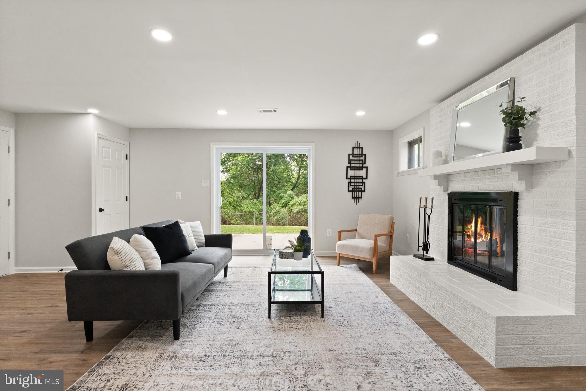 239 N Cameron Ct