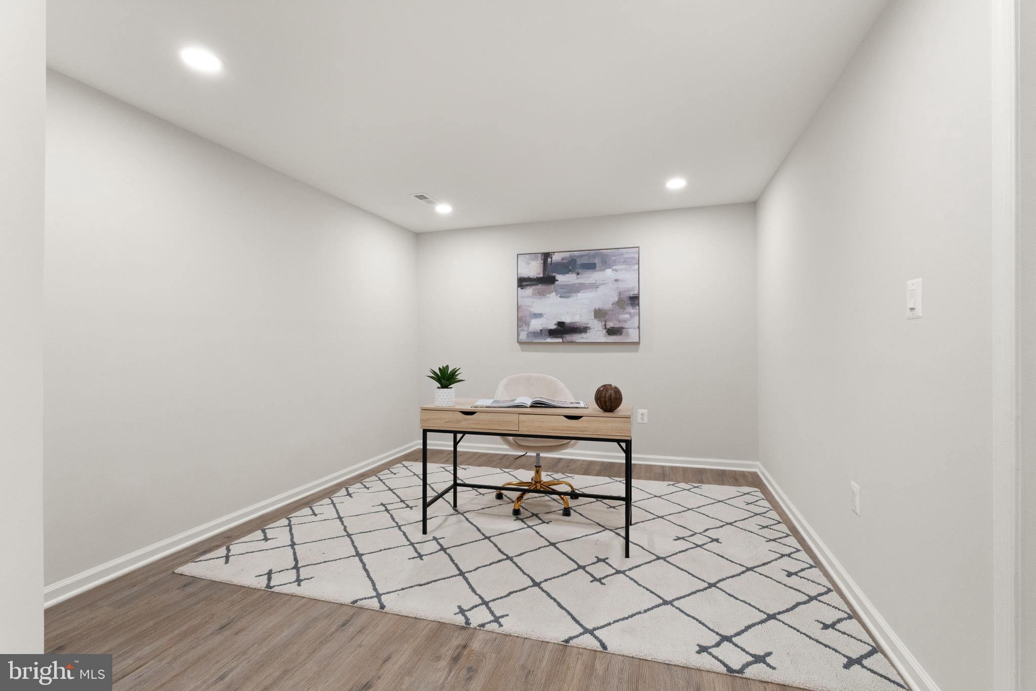 239 N Cameron Ct