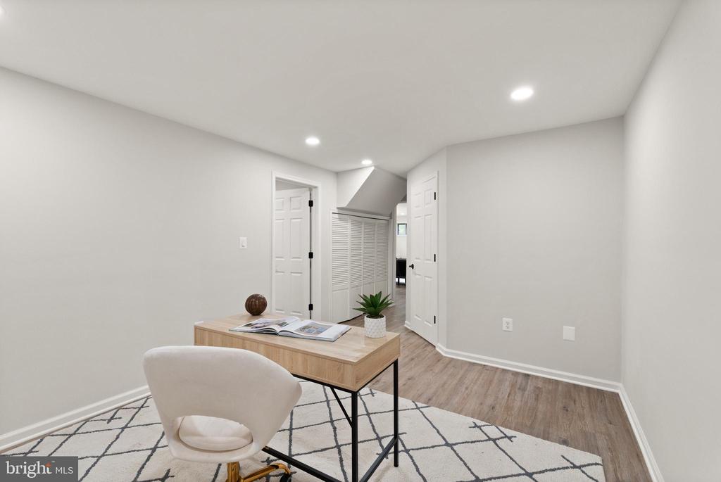 239 N Cameron Ct
