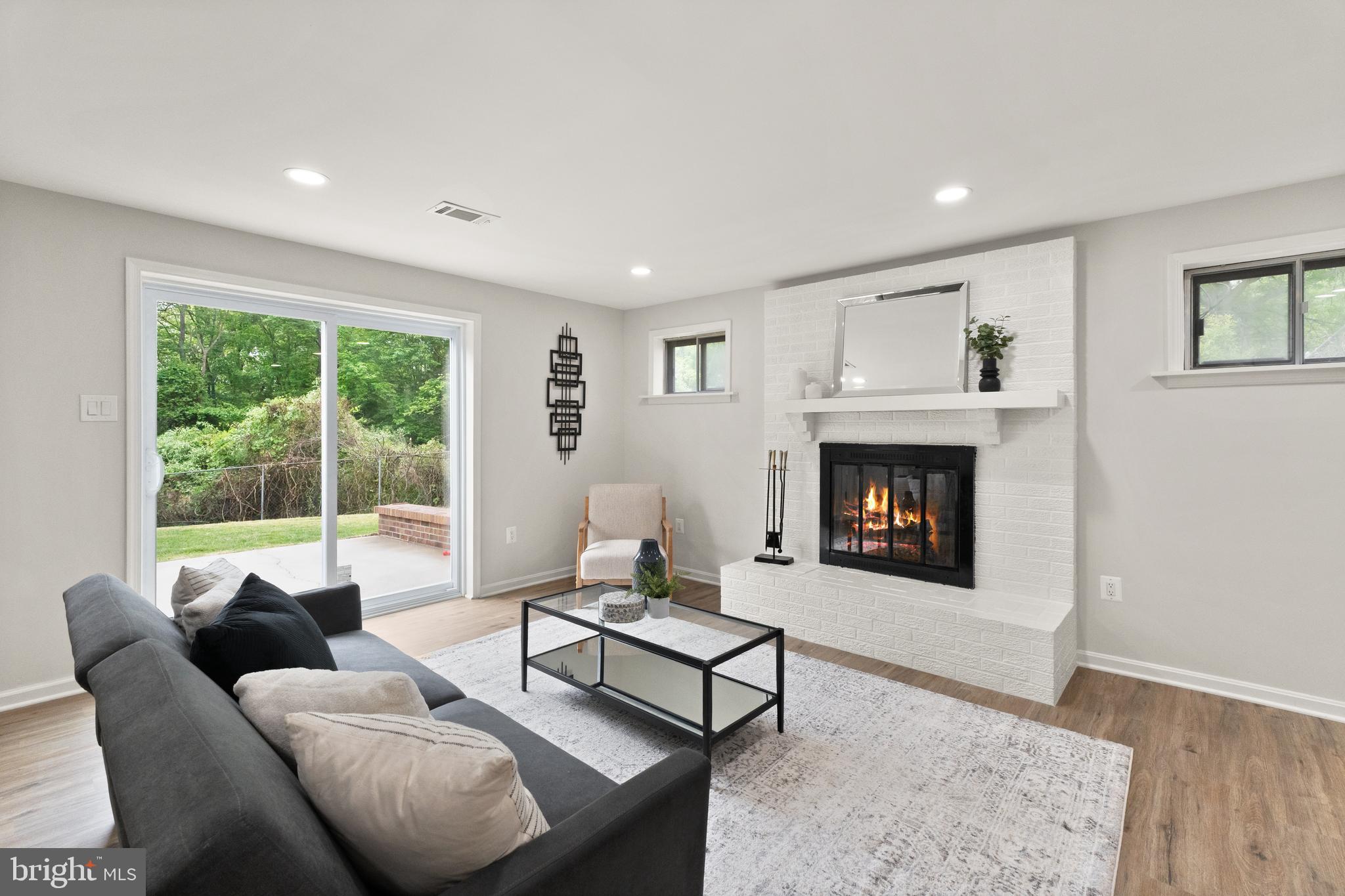 239 N Cameron Ct