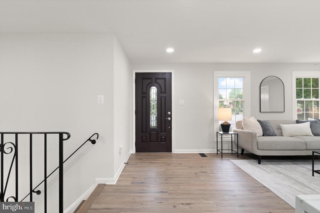 239 N Cameron Ct