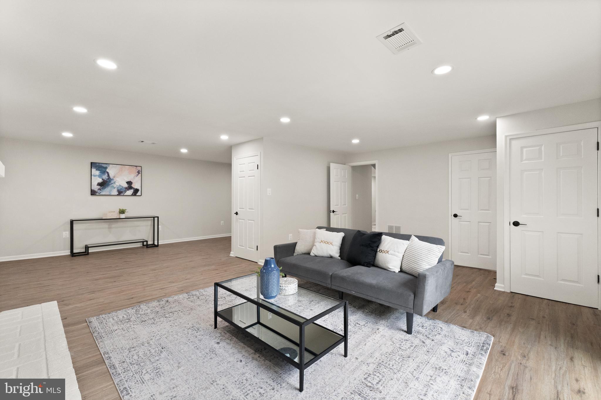 239 N Cameron Ct
