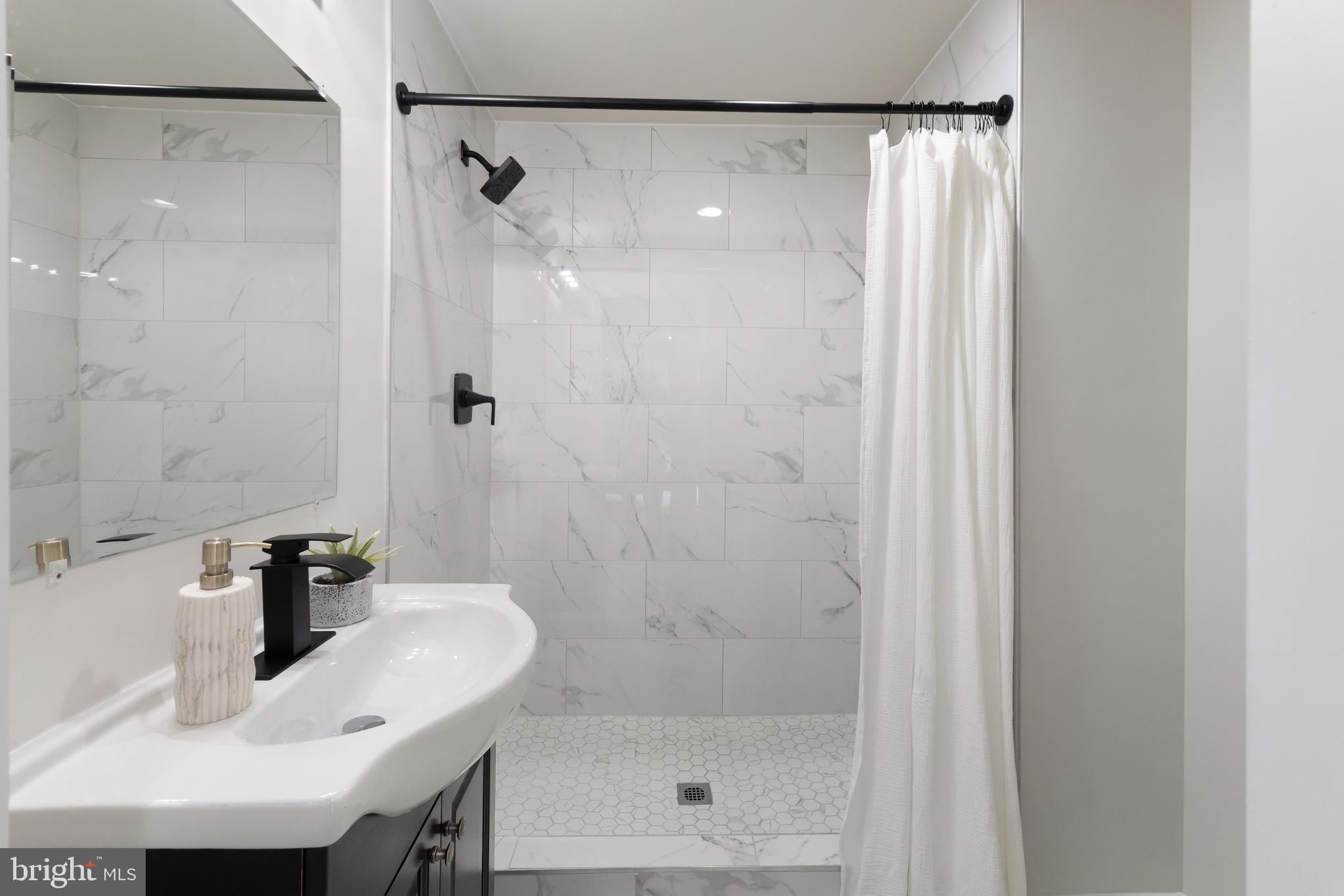 239 N Cameron Ct