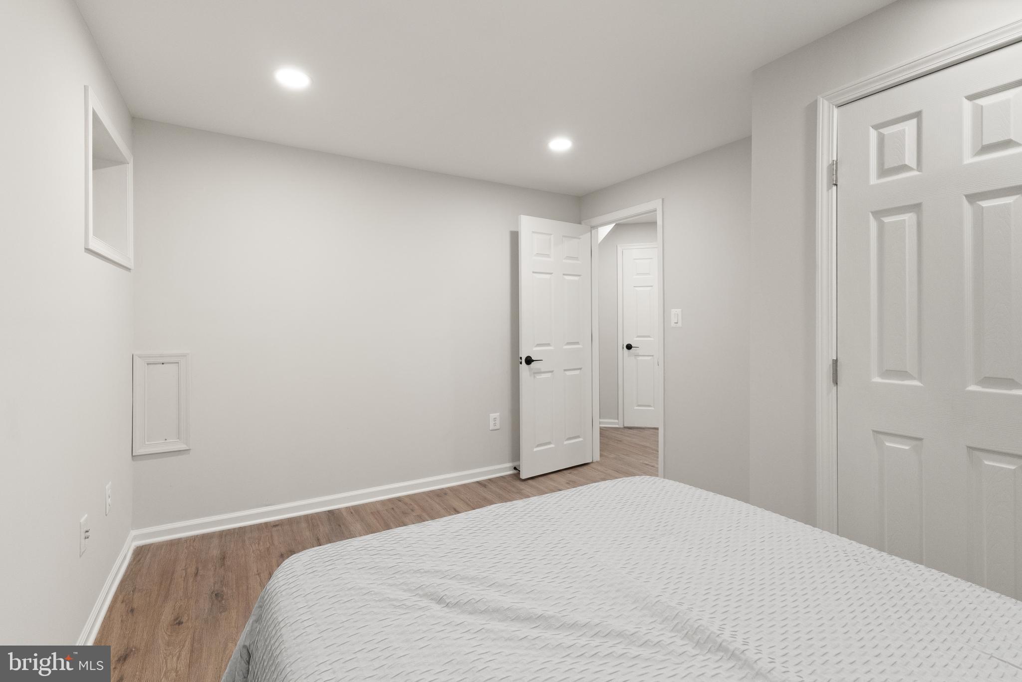 239 N Cameron Ct