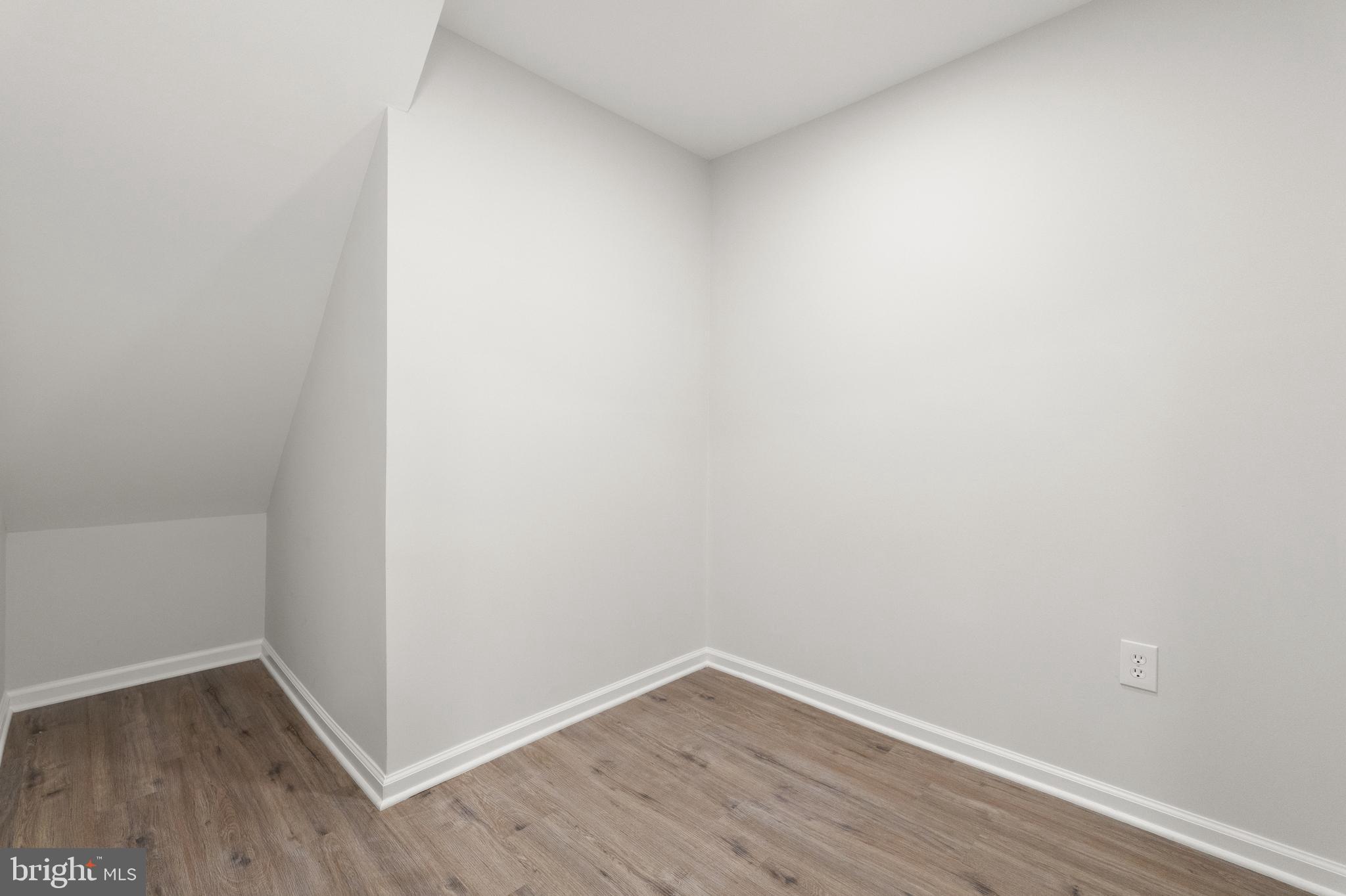 239 N Cameron Ct
