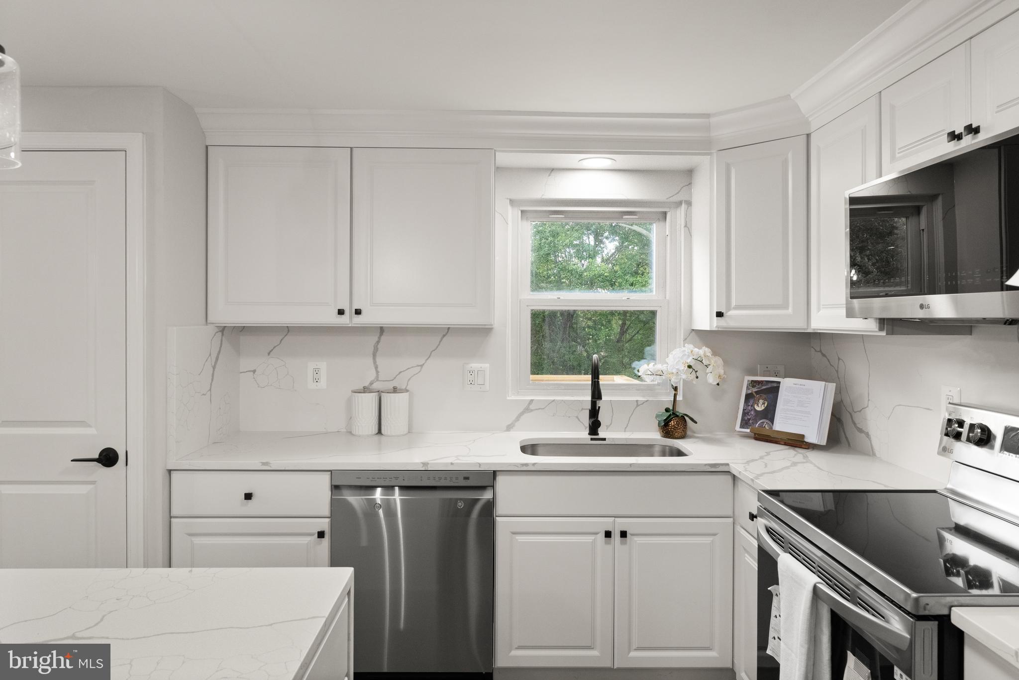 239 N Cameron Ct