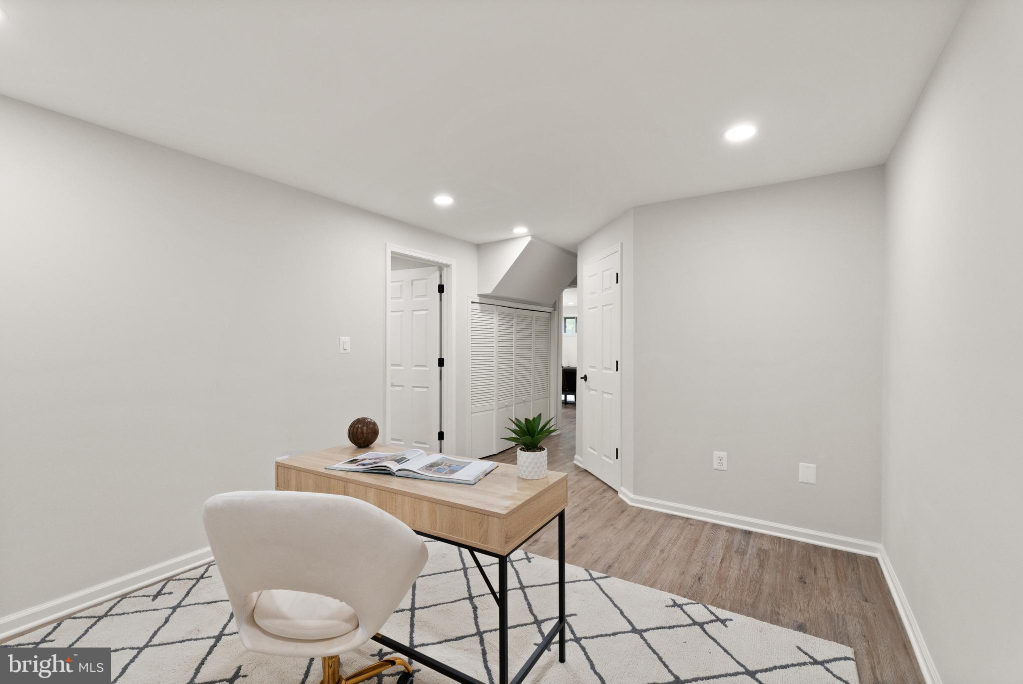 239 N Cameron Ct