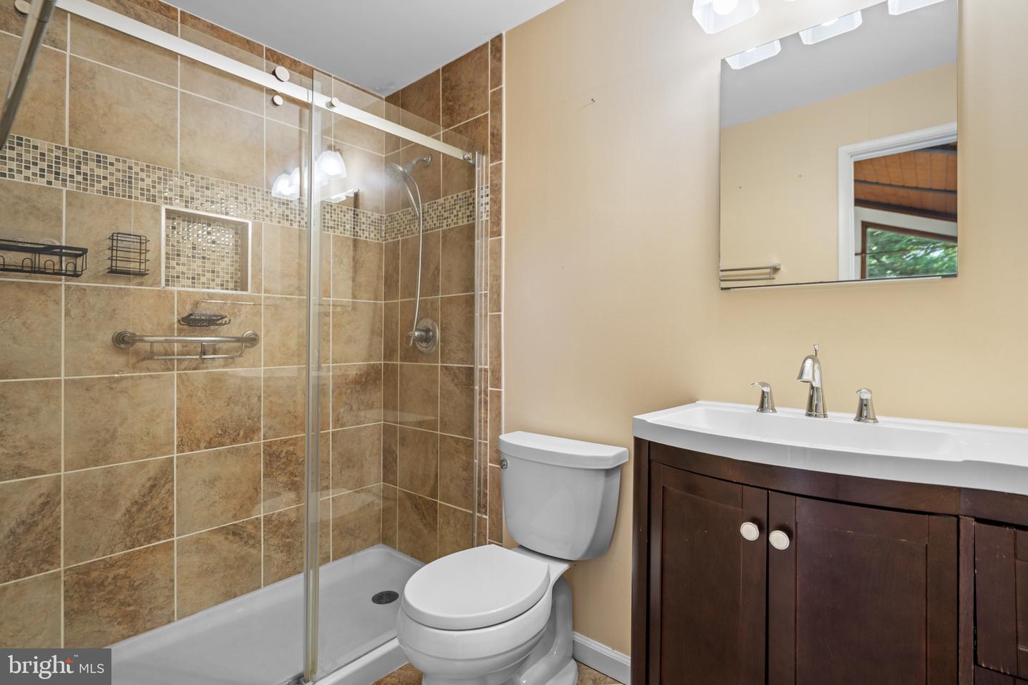 202 Nutmeg Ct