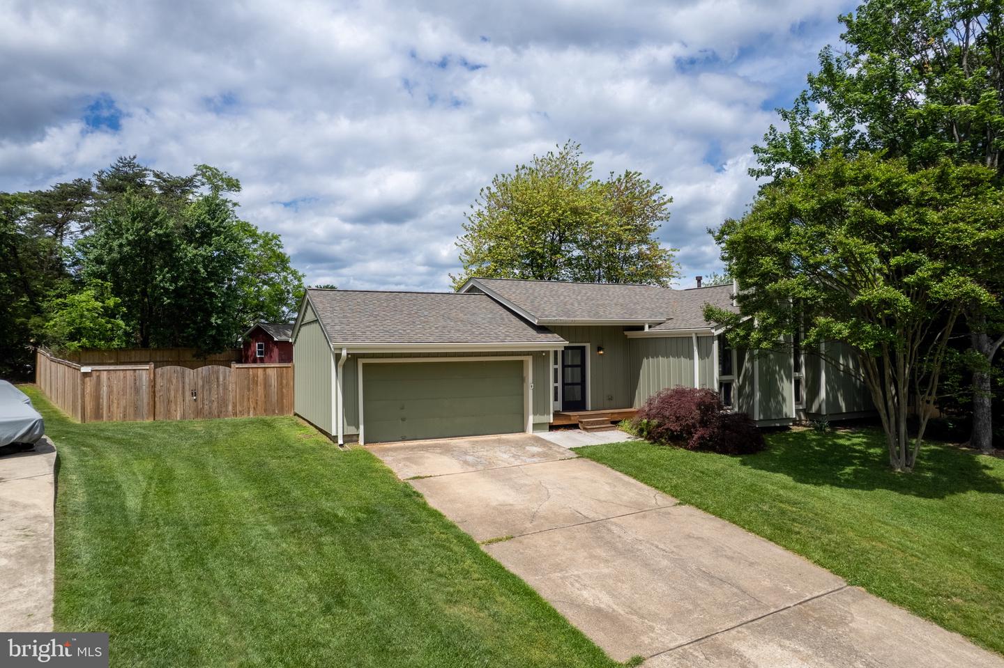 202 Nutmeg Ct
