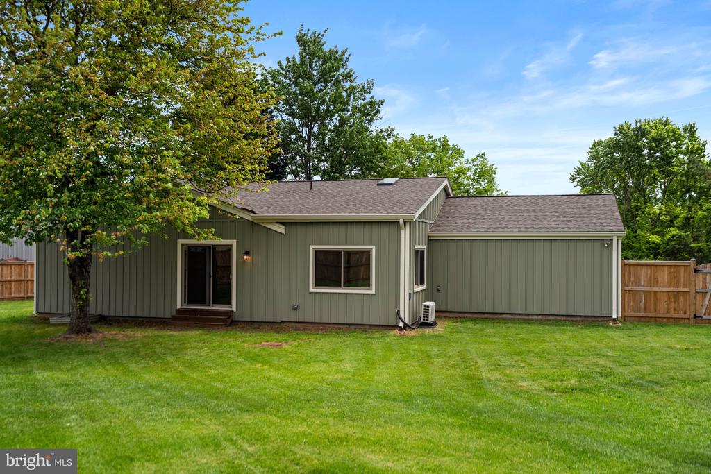 202 Nutmeg Ct