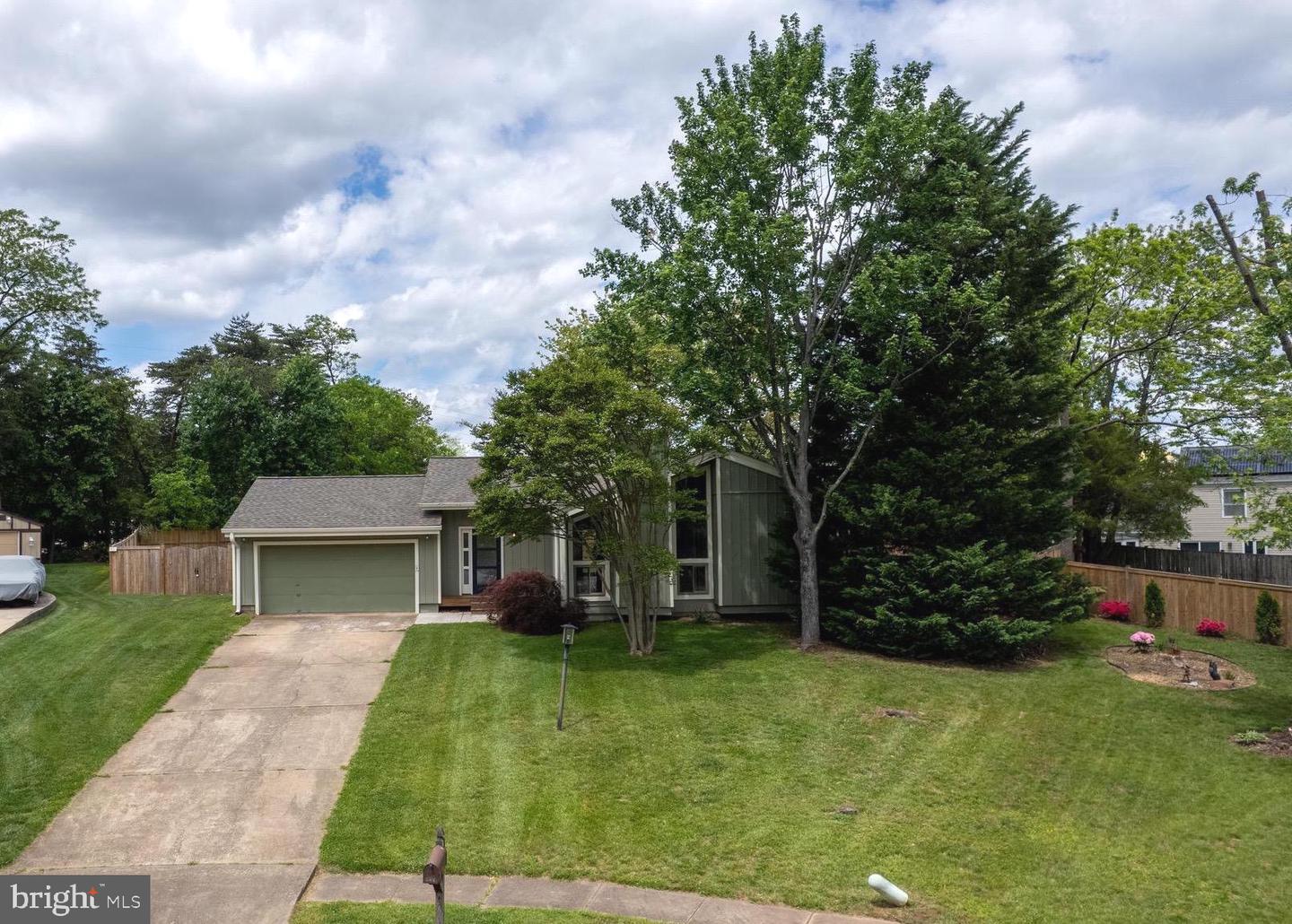 202 Nutmeg Ct